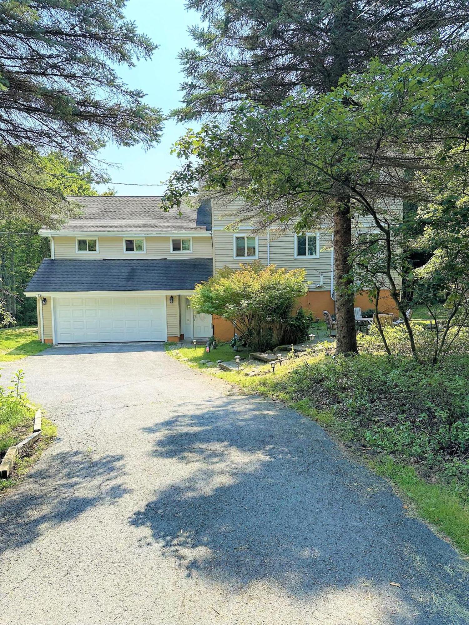 Wow!! Ultimate Pocono Retreat, Hot Tub, Game Room, Deck, Lakes, Skiing, Pools Long Pond Exterior foto